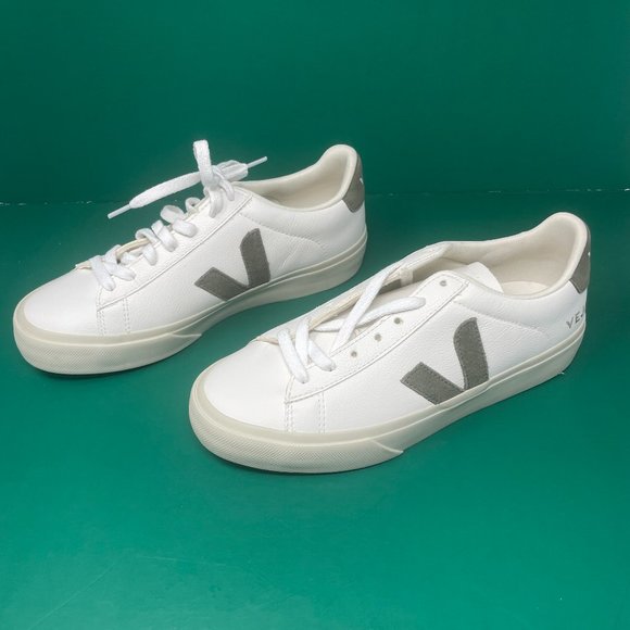 VEJA Sneakers in All White - Picture 1 of 5